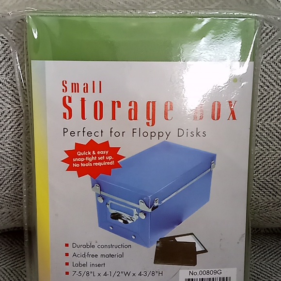 Small storage box for desk, card files, or disks New green storage organizer - Picture 6 of 7